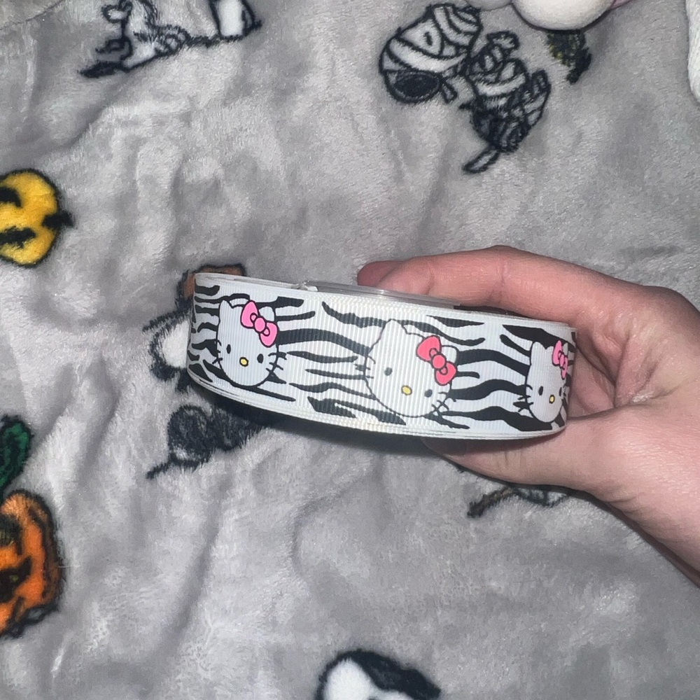 hello kitty zebra ribbon